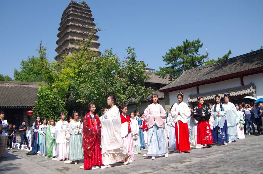 Hanfu worn at a temple festival in xiaoyanta museum, xi 'an, sept 22, 2018.